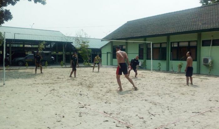 Jajaran Korem 084/Bhaskara Jaya Pacu Kekompakan dan Ketangkasan Melalui Olah Raga Voli Jajaran Korem 084/Bhaskara Jaya Pacu Kekompakan dan Ketangkasan Melalui Olah Raga Voli