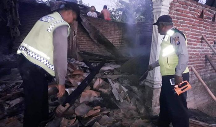 Ketiduran, Rumah Pedagang Jagung Rebus di Gerih Ngawi Ludes Terbakar Ketiduran, Rumah Pedagang Jagung Rebus di Gerih Ngawi Ludes Terbakar