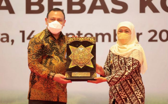 300 Kades Ikut Bimtek Desa Anti Korupsi KPK, Gubernur Khofifah: Jangan Ada Korupsi di Semua Lini 300 Kades Ikut Bimtek Desa Anti Korupsi KPK, Gubernur Khofifah: Jangan Ada Korupsi di Semua Lini
