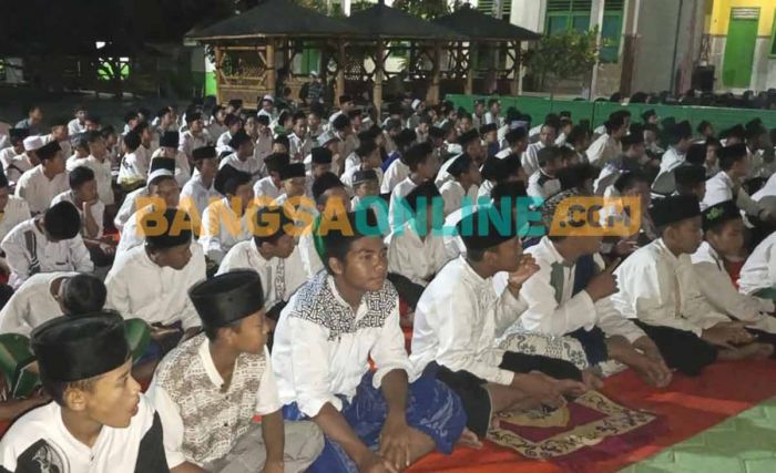 Peringati HSN 2023, Ribuan Santri di Gresik Turut Baca 1 Miliar Shalawat Nariyah