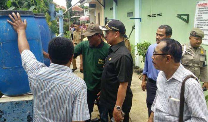 Wali Kota Malang Sidak Persiapan Kelurahan Tulusrejo dalam Lomba Lingkungan Sehat Wali Kota Malang Sidak Persiapan Kelurahan Tulusrejo dalam Lomba Lingkungan Sehat