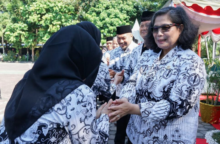 Halal Bihalal Bersama PGRI Kota Kediri, Pj Zanariah Ungkap Komitmen Pemkot di Bidang Pendidikan Halal Bihalal Bersama PGRI Kota Kediri, Pj Zanariah Ungkap Komitmen Pemkot di Bidang Pendidikan