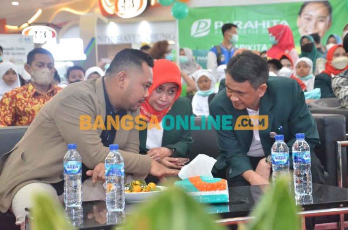 Begini Langkah Bupati Gresik Atasi Kekurangan Dokter Spesialis di Kota Pudak Begini Langkah Bupati Gresik Atasi Kekurangan Dokter Spesialis di Kota Pudak