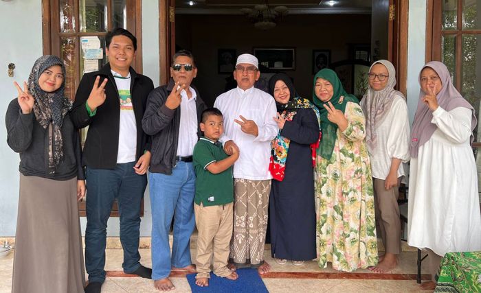 Bertemu KH Hasib, Abah Khozin: Beliau Optimis Prabowo-Gibran Menang Satu Putaran Bertemu KH Hasib, Abah Khozin: Beliau Optimis Prabowo-Gibran Menang Satu Putaran