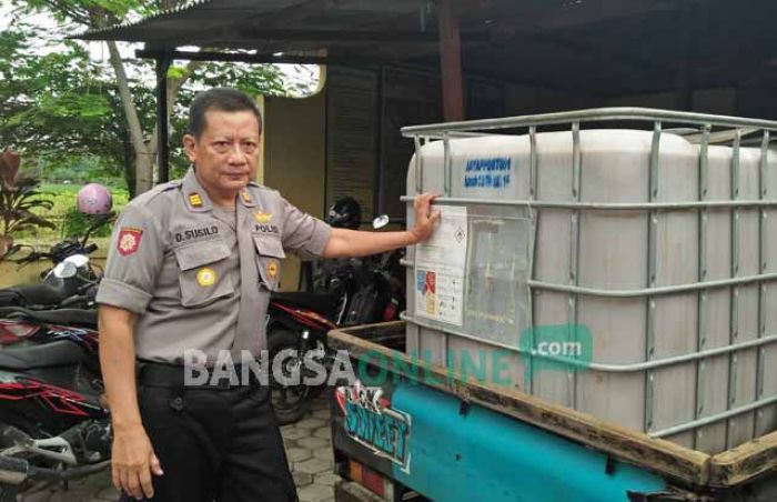 Gerebek Produsen Arak di Semanding, Polisi Amankan Ribuan Liter Baceman Gerebek Produsen Arak di Semanding, Polisi Amankan Ribuan Liter Baceman