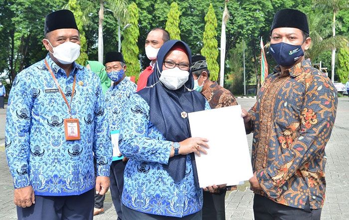 Pimpin Upacara Peringatan HUT ke-50 Korpri, Wakil Bupati Gresik Minta ASN Jaga Kekompakan