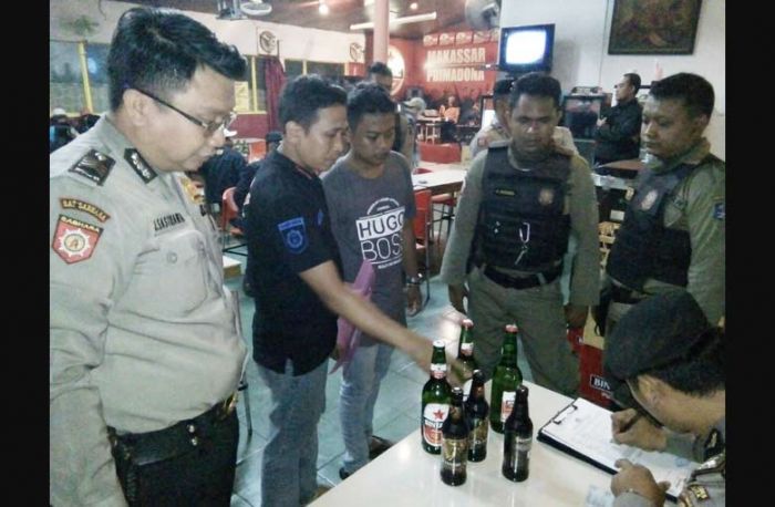 Razia Cafe, Unit Tipiring Polrestabes Surabaya Sita Ratusan Botol Miras Razia Cafe, Unit Tipiring Polrestabes Surabaya Sita Ratusan Botol Miras