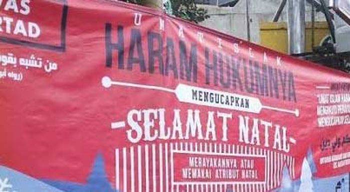 Spanduk Takmir Masjid Umar Bin Khatab di Malang: Haram Hukumnya Ucapkan Selamat Natal Spanduk Takmir Masjid Umar Bin Khatab di Malang: Haram Hukumnya Ucapkan Selamat Natal