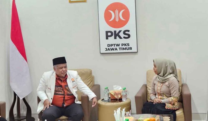 Pilkada Mojokerto 2024, Ketua DPW PKS Serahkan SK untuk Ikfina dan Ning Ita Pilkada Mojokerto 2024, Ketua DPW PKS Serahkan SK untuk Ikfina dan Ning Ita