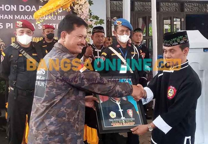 Berikut Pesan Wali Kota Madiun saat Serahkan Jenazah Pendiri IKS PI Kera Sakti Berikut Pesan Wali Kota Madiun saat Serahkan Jenazah Pendiri IKS PI Kera Sakti