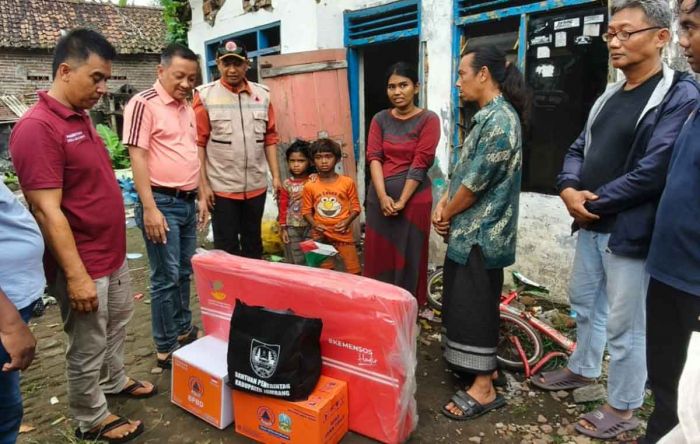 Pemkab Jombang Beri Bantuan ke Rumah Terdampak Angin Kencang Pemkab Jombang Beri Bantuan ke Rumah Terdampak Angin Kencang