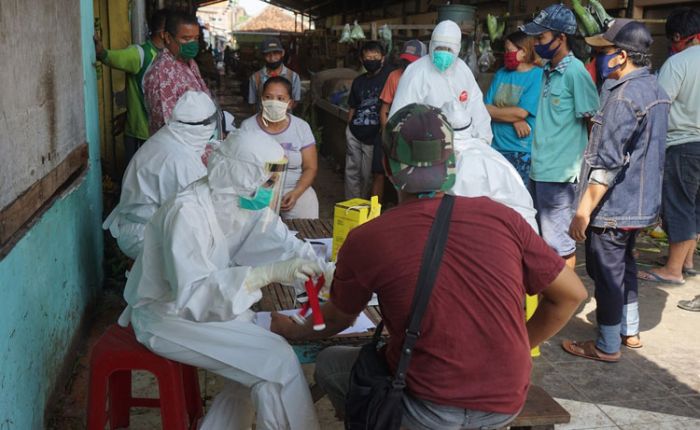 Ada yang Positif Covid-19, Pasar Simo dan Pasar Simo Gunung Ditutup, Puluhan Pedagang Di-Rapid Test 