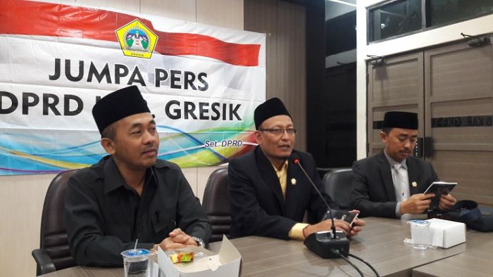 DPRD Gresik Warning ULP agar Lelang Tepat Waktu DPRD Gresik Warning ULP agar Lelang Tepat Waktu