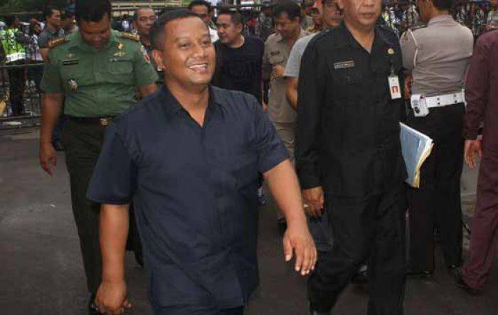 Relawan Nisa kembali Sweeping Rumah Dinas Bupati Mojokerto Relawan Nisa kembali Sweeping Rumah Dinas Bupati Mojokerto