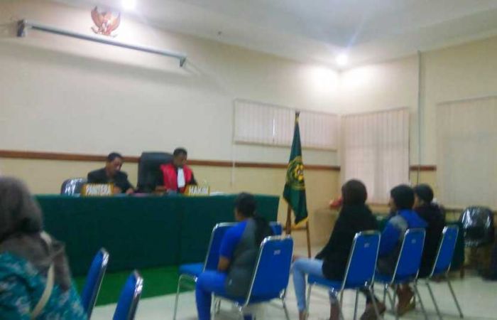 Terbukti Jual Diri, 4 PSK di Pasuruan Didenda Rp 200 Ribu Terbukti Jual Diri, 4 PSK di Pasuruan Didenda Rp 200 Ribu