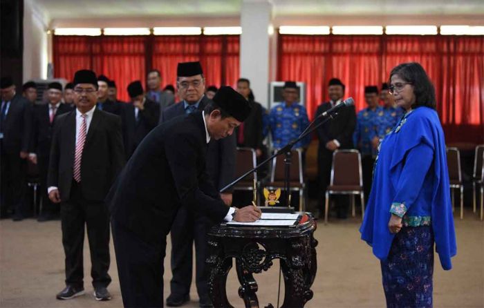 Pj Wali Kota Kediri Lantik dan Ambil Sumpah Puluhan Pejabat Pj Wali Kota Kediri Lantik dan Ambil Sumpah Puluhan Pejabat