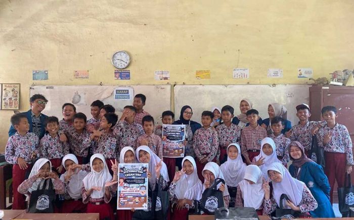 Mahasiswa KKN Undip Ajak Siswa SDN 01 Mayangan Cegah DBD dengan Jaga Kebersihan Lingkungan Mahasiswa KKN Undip Ajak Siswa SDN 01 Mayangan Cegah DBD dengan Jaga Kebersihan Lingkungan
