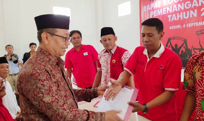 Dua Hari Dibuka, 5 Bacalon Bupati Ambil Formulir Dua Hari Dibuka, 5 Bacalon Bupati Ambil Formulir