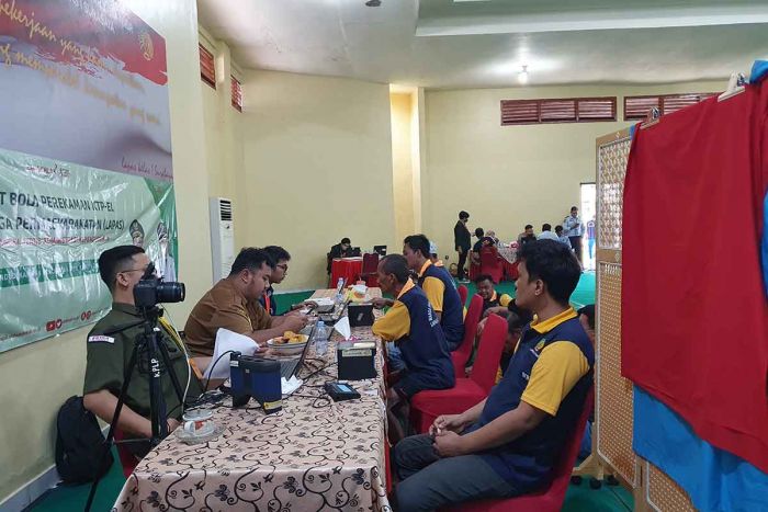 Jelang Pemilu 2024, Warga Binaan di Lapas Jatim Lakukan Perekaman e-KTP Jelang Pemilu 2024, Warga Binaan di Lapas Jatim Lakukan Perekaman e-KTP