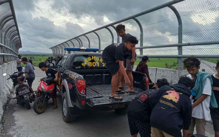 Obrak Balap Liar, Polres Ngawi Amankan Belasan Remaja Beserta Motornya Obrak Balap Liar, Polres Ngawi Amankan Belasan Remaja Beserta Motornya