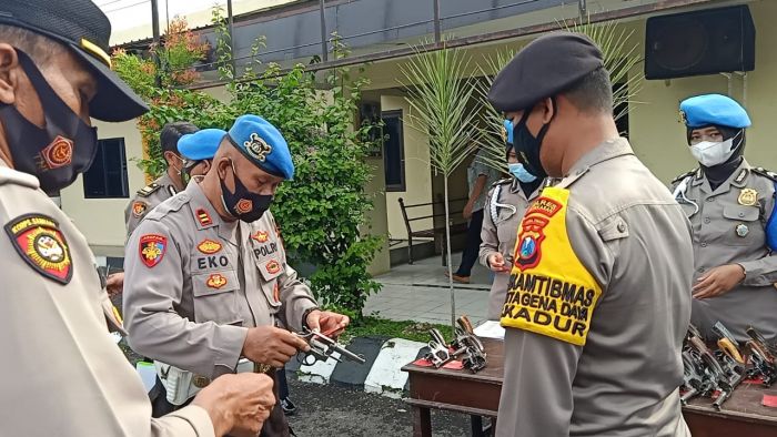 Antisipasi Penyalahgunaan, Polres Pamekasan Cek Senpi Dinas Anggota Antisipasi Penyalahgunaan, Polres Pamekasan Cek Senpi Dinas Anggota