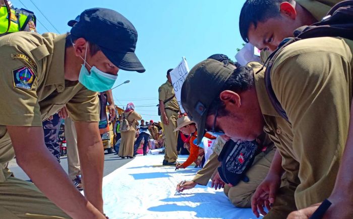 Ribuan Guru se-Kabupaten Blitar Mogok Mengajar, Proses Belajar Mengajar Terganggu