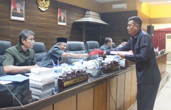 Rapat Paripurna, DPRD Nganjuk Sampaikan Pandangan Umum Terkait Pertanggungjawaban APBD TA 2016