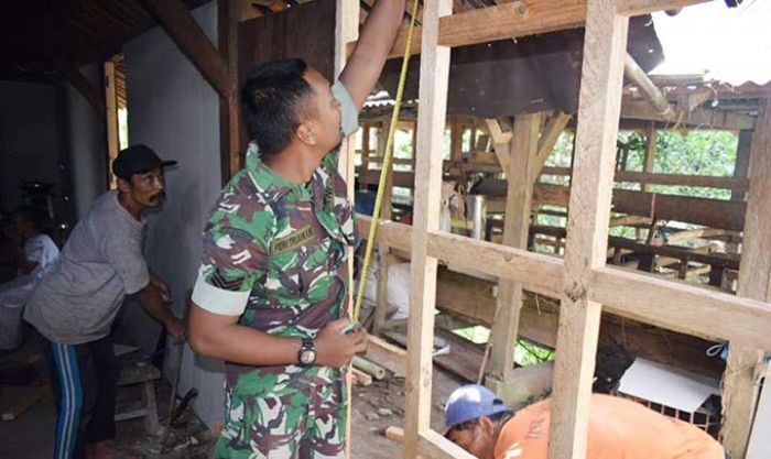 Satgas TMMD Masuki Tahap Pemasangan Dinding, Jemiran Tampak Bahagia