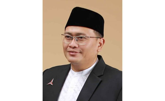 Ketua Komisi I DPRD Situbondo: Stop Jual Beli Buku dan Seragam Sekolah Ketua Komisi I DPRD Situbondo: Stop Jual Beli Buku dan Seragam Sekolah