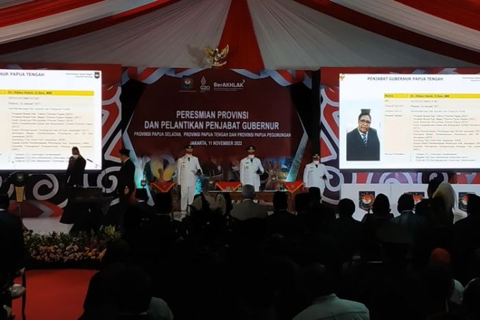 Tito Karnavian, Menteri Dalam Negeri RI Resmikan 3 Provinsi Baru di Papua Tito Karnavian, Menteri Dalam Negeri RI Resmikan 3 Provinsi Baru di Papua