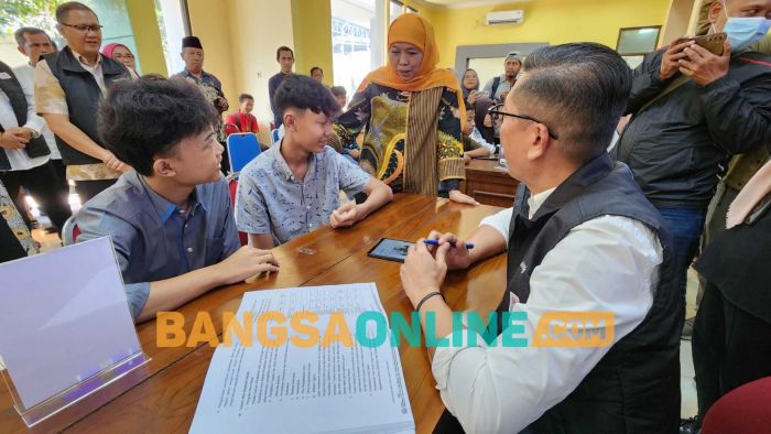 Tinjau Posko SPMB, Gubernur Khofifah Pastikan Hal ini Terkait Senopati AI Tinjau Posko SPMB, Gubernur Khofifah Pastikan Hal ini Terkait Senopati AI