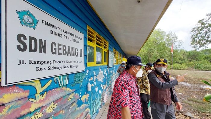 Sambangi 2 SDN Terpencil, Pj. Bupati Sidoarjo Disambati Fasilitas Internet Sambangi 2 SDN Terpencil, Pj. Bupati Sidoarjo Disambati Fasilitas Internet