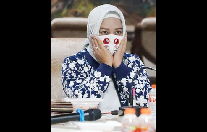 Tagar Kulo Mboten Tego Jadi Kaos Penggalangan Dana, Ning Ita Beri Apresiasi Sekaligus Donasi Tagar Kulo Mboten Tego Jadi Kaos Penggalangan Dana, Ning Ita Beri Apresiasi Sekaligus Donasi