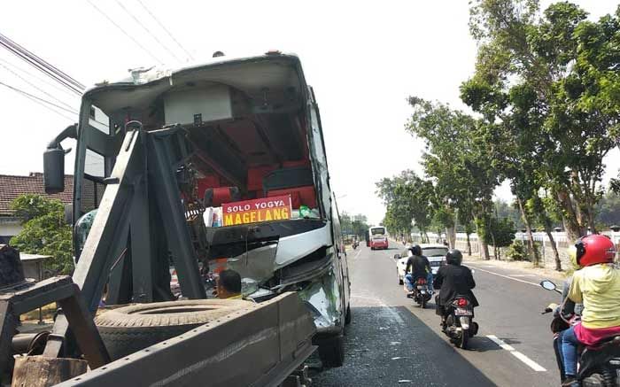 Dua Bus Eka Kecelakaan Beruntun di Gudo Jombang
