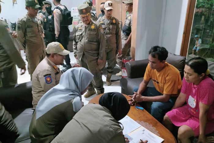 Petugas Gabungan Amankan 7 Pasangan Kumpul Kebo Usai Razia Hotel di Tuban