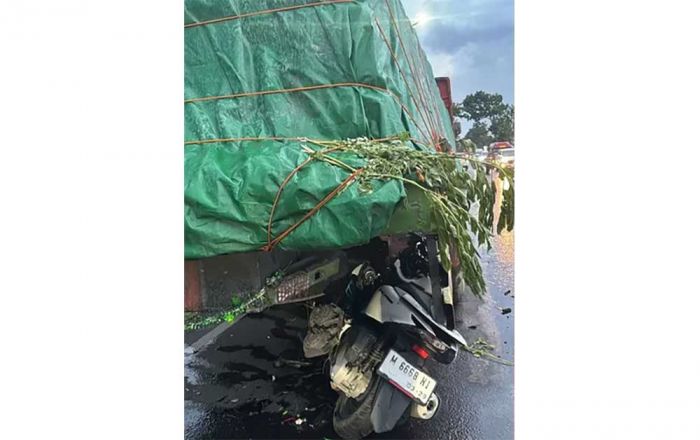 Motor Tabrak Truk Parkir di Jalan Raya Jrengik Sampang, Pengendara Tewas Motor Tabrak Truk Parkir di Jalan Raya Jrengik Sampang, Pengendara Tewas
