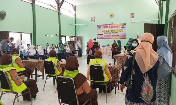 TP PKK Sumenep Gandeng Dinkes Berikan Pembinaan UKS kepada Siswa dan Guru SMPN 1 TP PKK Sumenep Gandeng Dinkes Berikan Pembinaan UKS kepada Siswa dan Guru SMPN 1