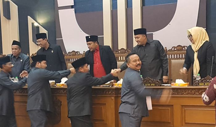 DPRD Pasuruan Ajukan Interpelasi Sikapi Polemik Pilkades Serentak, Wabup: No Comment DPRD Pasuruan Ajukan Interpelasi Sikapi Polemik Pilkades Serentak, Wabup: No Comment