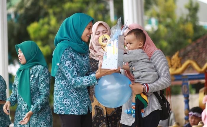 Hadiri Festival Posyandu, Bunda Fey Minta Tak Ada Lagi Menu PMT Error di Kota Kediri Hadiri Festival Posyandu, Bunda Fey Minta Tak Ada Lagi Menu PMT Error di Kota Kediri