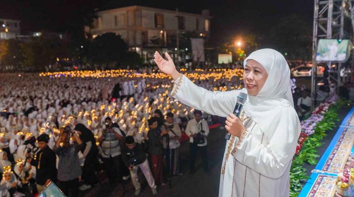 Lirboyo Bersholawat, Gubernur Khofifah Tegaskan Peran Santri dalam Membangun Peradaban Dunia Lirboyo Bersholawat, Gubernur Khofifah Tegaskan Peran Santri dalam Membangun Peradaban Dunia