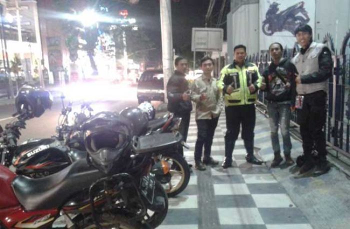 Satlantas Polres Batu Sosialisasikan Safety Riding ke Komunitas Motor Satlantas Polres Batu Sosialisasikan Safety Riding ke Komunitas Motor