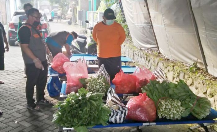 Si Jamal Bantu Sayur dan Lauk Mentah Buat Warga yang Diisolasi