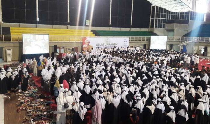 Ribuan Kiai, RGS, dan Alumni Pesantren Indonesia Ikrar Dukung Jokowi-Ma Ribuan Kiai, RGS, dan Alumni Pesantren Indonesia Ikrar Dukung Jokowi-Ma