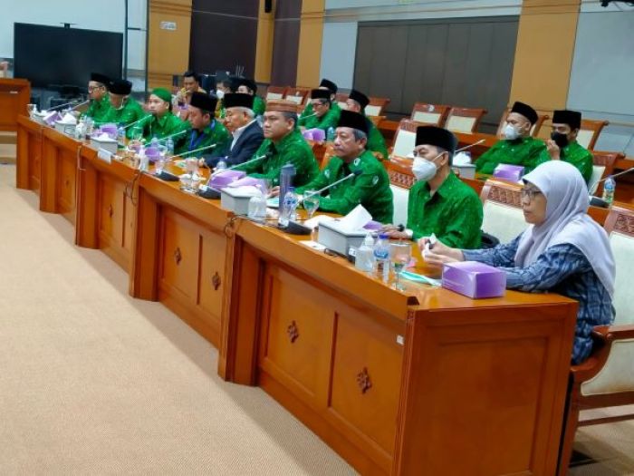 Di Depan Komisi VIII DPR, Kiai Asep Tolak LGBT dan Minta Madrasah Dicantumkan di UU Sisdiknas Di Depan Komisi VIII DPR, Kiai Asep Tolak LGBT dan Minta Madrasah Dicantumkan di UU Sisdiknas