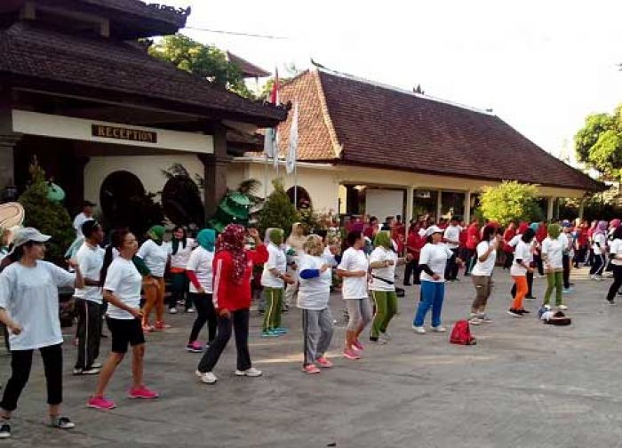 Mirah Hotel dan Tiga Pilar Senam Pagi Bersama Mirah Hotel dan Tiga Pilar Senam Pagi Bersama