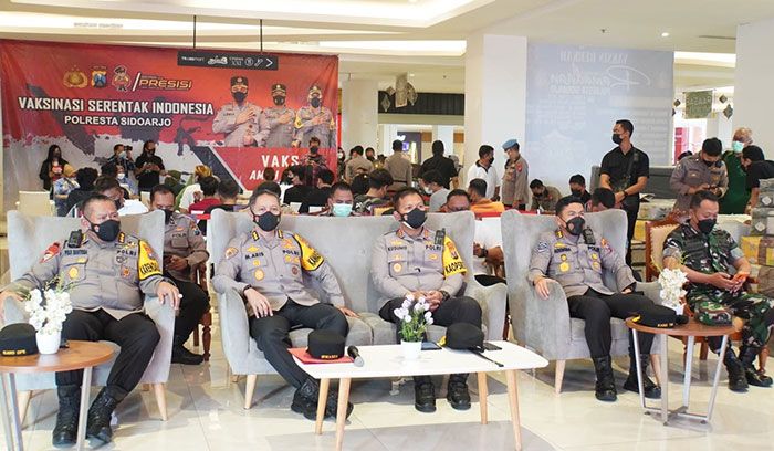 Irwasda Polda Jatim Ikuti Zoom Meeting Vaksinasi Serentak di Transmart Sidoarjo