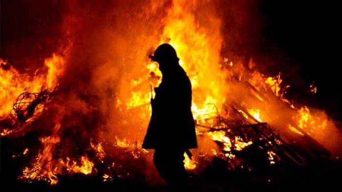 Rumah Kakek-Nenek di Deket Lamongan Ludes Terbakar Rumah Kakek-Nenek di Deket Lamongan Ludes Terbakar