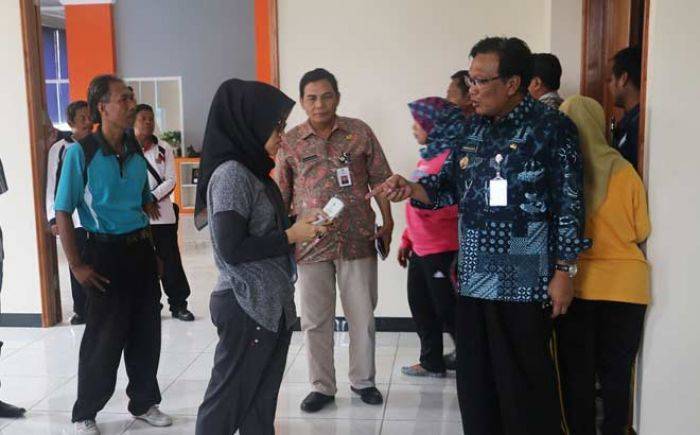 Pejabat dan Staf DPU Gresik Plesir ke Lombok Tanpa Izin, Sambari Langsung Sidak Pejabat dan Staf DPU Gresik Plesir ke Lombok Tanpa Izin, Sambari Langsung Sidak