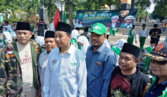 Harlah NU ke-97, PCNU Bangil Bagi-bagi Stiker dan Gelar Pameran Lukis