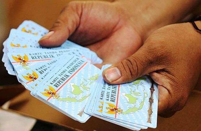 Dropping Blangko Telat, Pencetakan e-KTP Lambat Dropping Blangko Telat, Pencetakan e-KTP Lambat